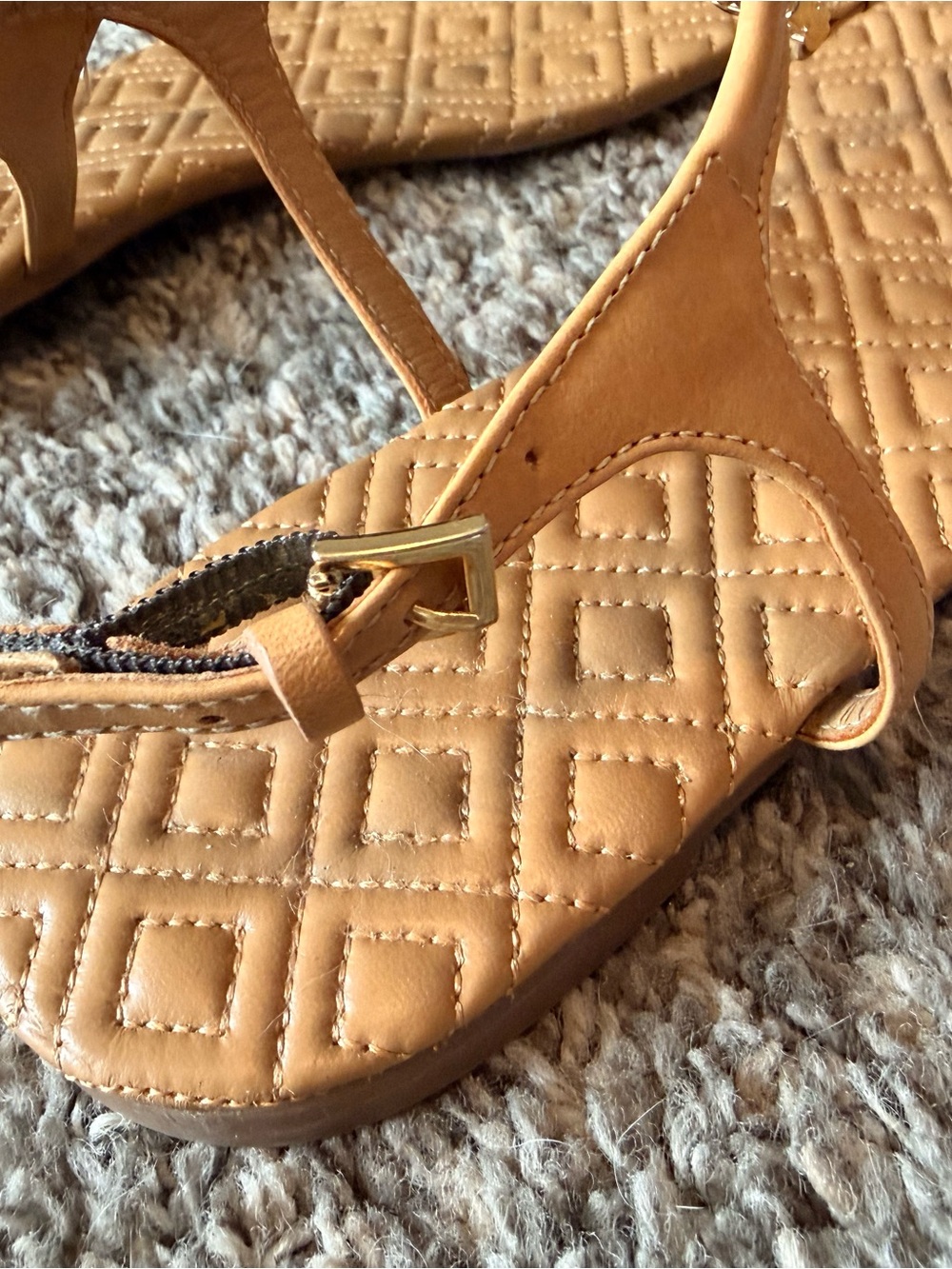 Tory Burch Quilted T-Strap Sandals in Tan with Gold Logo - Picture 4 of 7